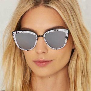 Quay Australia My Girl Cate Eye Marble Color Silver Mirrored Lenses Sunglasses